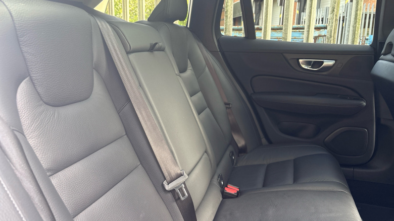 Volvo V60 2.0 B4P Ultra Dark 5dr Auto Petrol Estate